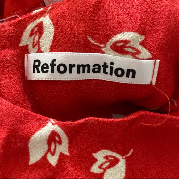 Reformation “Belinda” Wrap Cutout Sheath Dress In Jeanne Red Floral Print - Picture 5 of 6